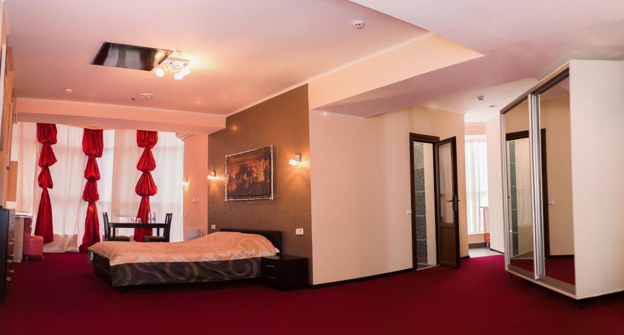 Mark Plaza Hotel Mykolaiv Exterior foto